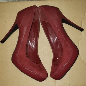 Burgundy pointy shoes